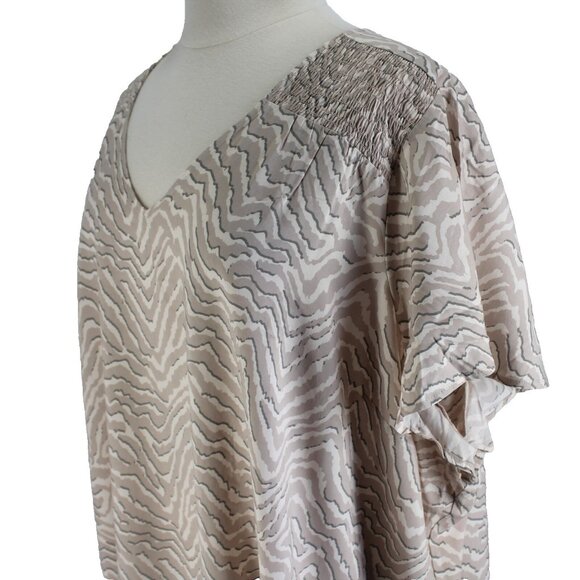 Torrid Animal Print Top Womens Size 6 6X Tan White V Neck Short Sleeve Blouse - Picture 4 of 7